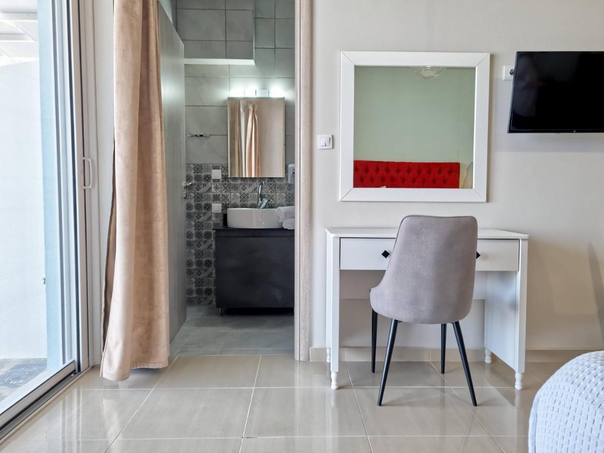 Epipleon Luxury Suites -102- Δωμάτιο 45Τμ Με Βεράντα 35Τμ Μπροστά Στη Θάλασσα 纳弗帕克托斯 外观 照片